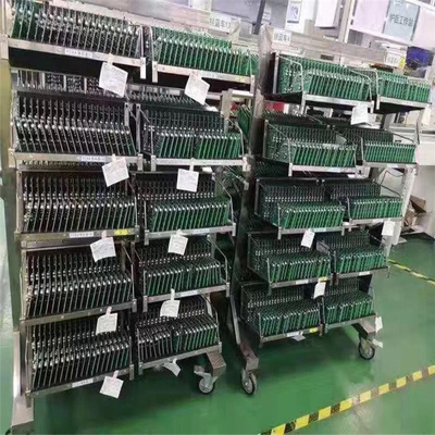 Cuatro ruedas SS201 instalan tubos la anchura 3m m del carro del PWB del ESD para el tablero de PC
